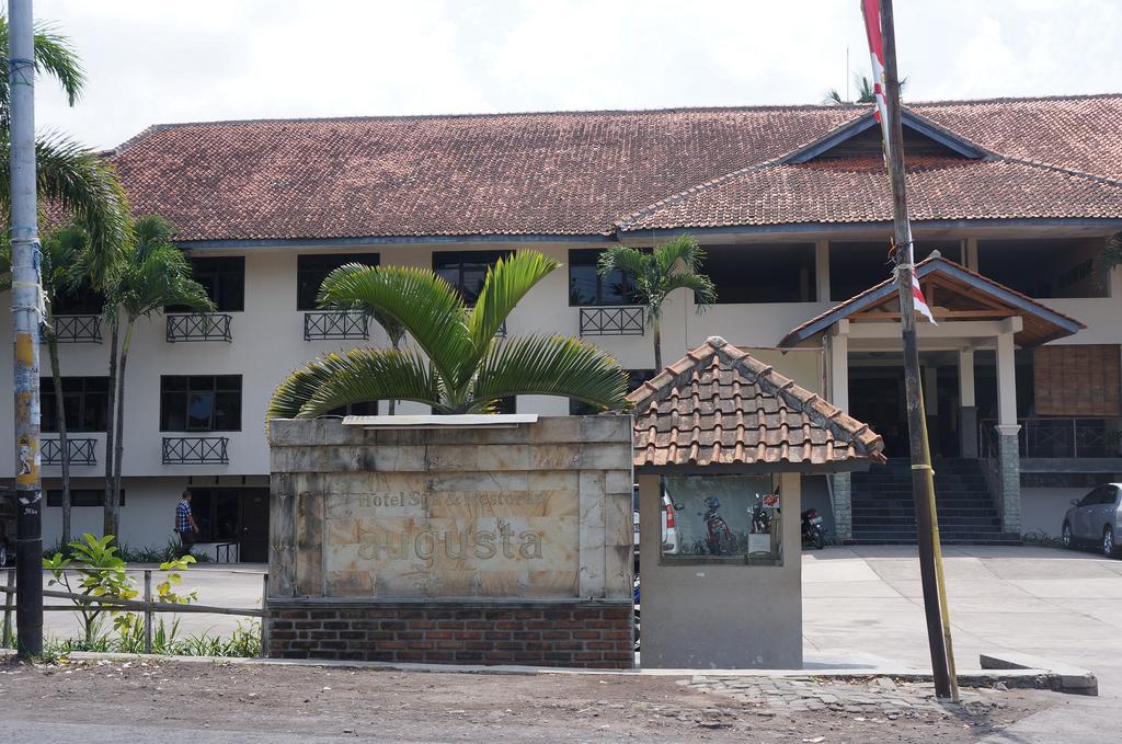 Hotel Augusta Garut Exterior photo