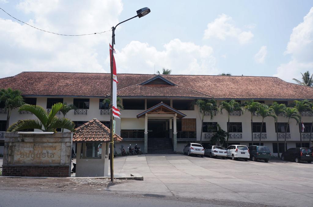 Hotel Augusta Garut Exterior photo