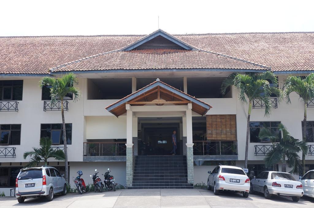 Hotel Augusta Garut Exterior photo