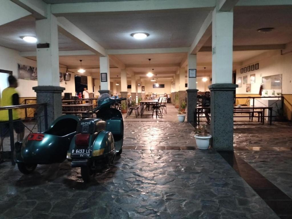 Hotel Augusta Garut Exterior photo