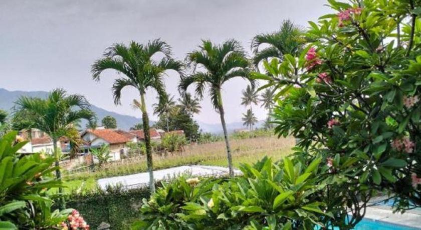 Hotel Augusta Garut Exterior photo